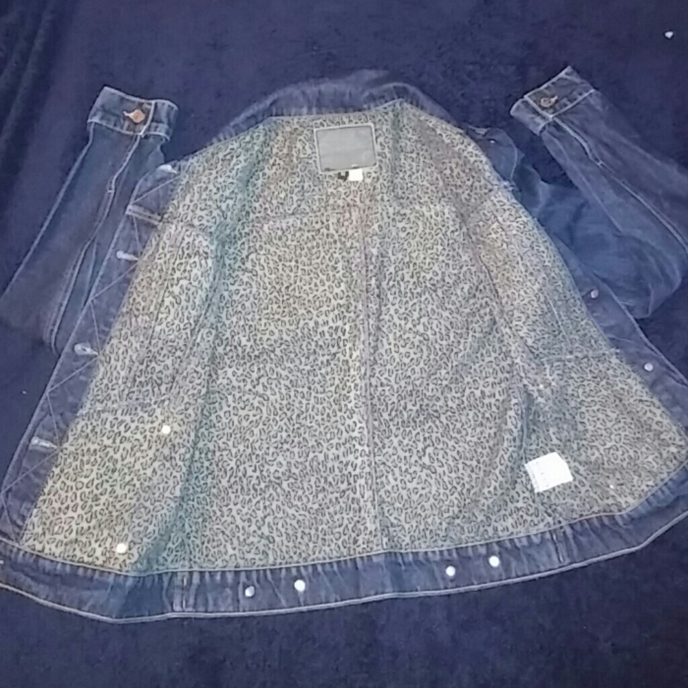 ⛔SOLD⛔Vintage Denim Jacket - Picture 2 of 8